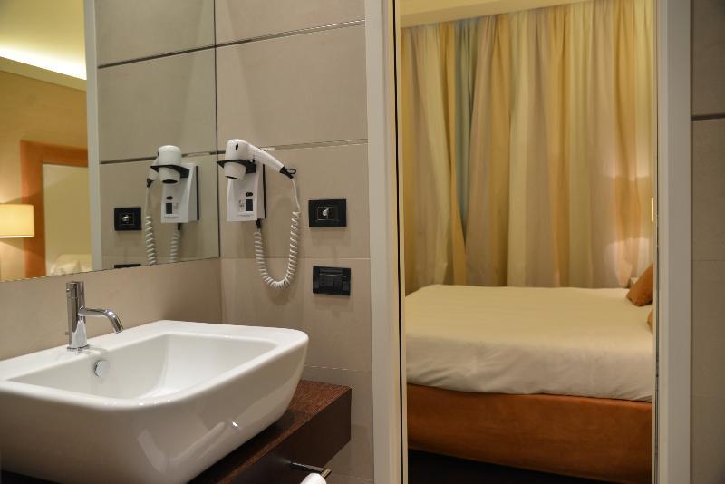 מאנטובה Hotel La Favorita מראה חיצוני תמונה